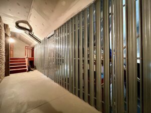 Abgetrennte Abstellbereiche im Dachboden
