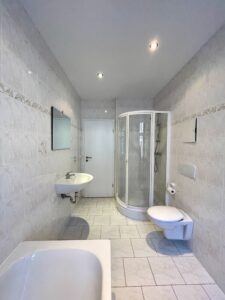Bad mit Dusche